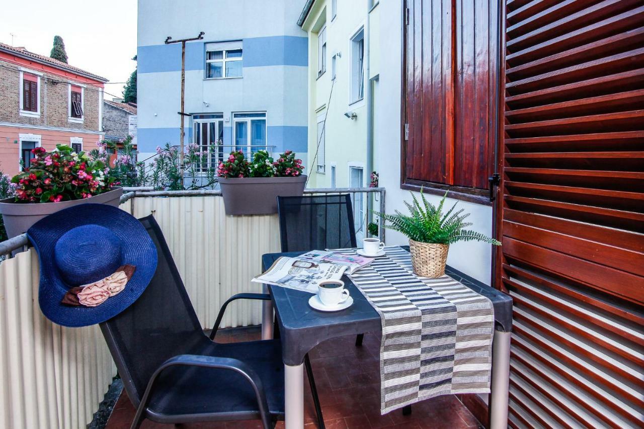 Apartment Kensi*** Pula Bagian luar foto