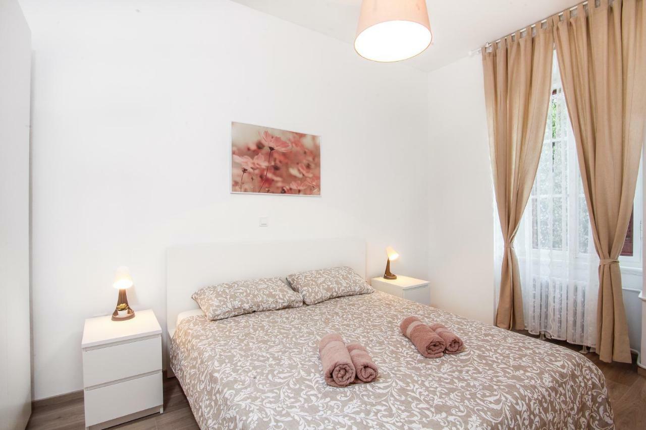 Apartment Kensi*** Pula Bagian luar foto