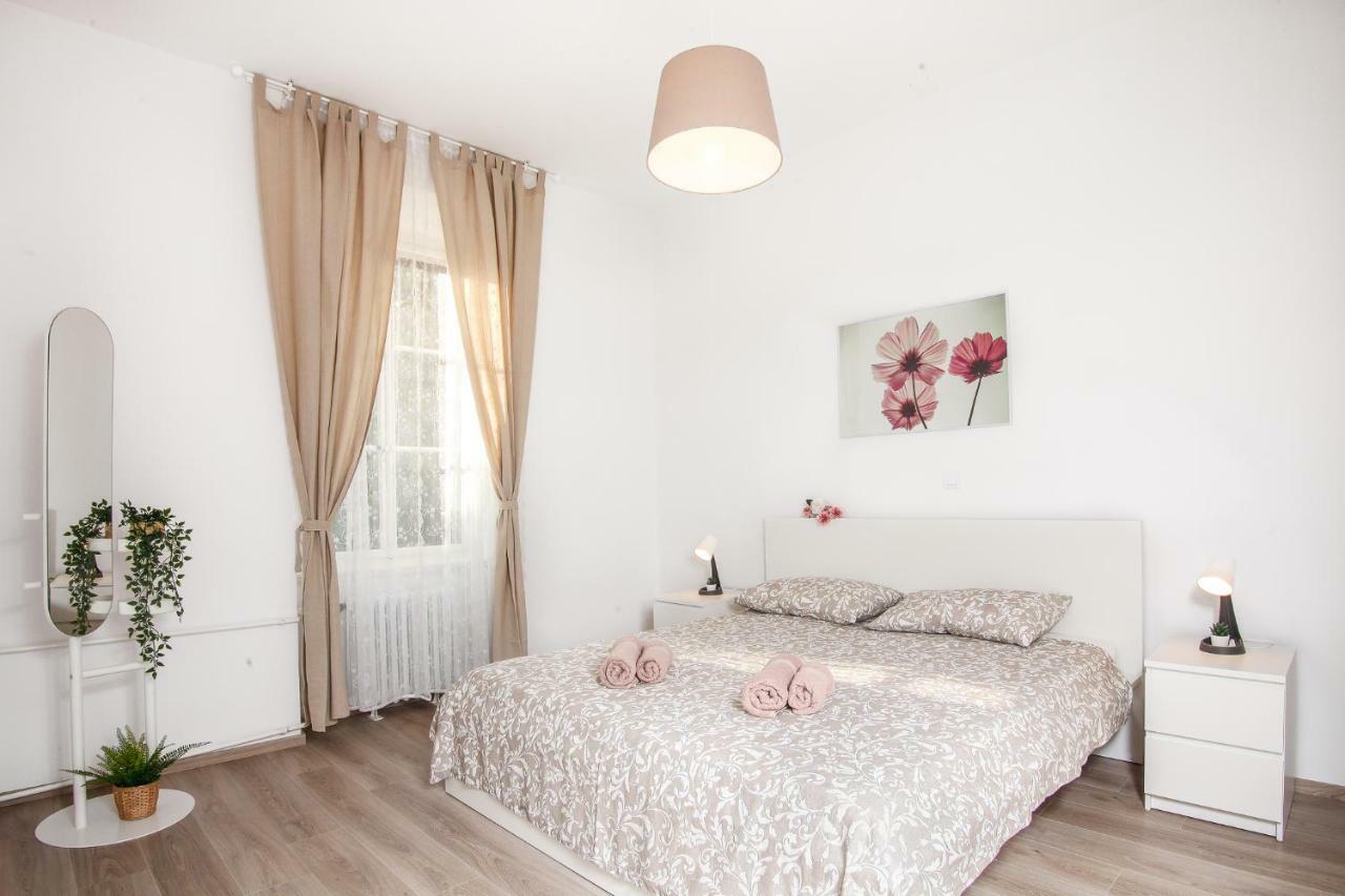 Apartment Kensi*** Pula Bagian luar foto