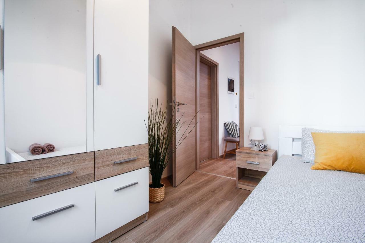 Apartment Kensi*** Pula Bagian luar foto
