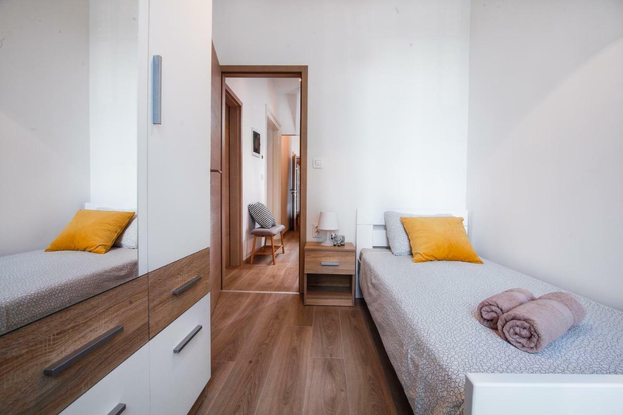 Apartment Kensi*** Pula Bagian luar foto