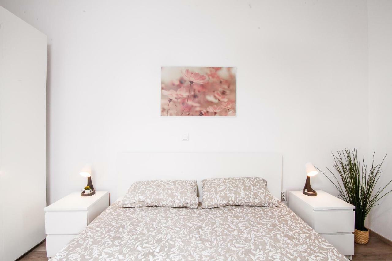 Apartment Kensi*** Pula Bagian luar foto
